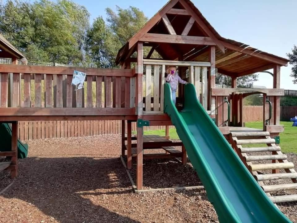 Sand Le Mere Holiday Village Caravan Hire Tunstall  Экстерьер фото